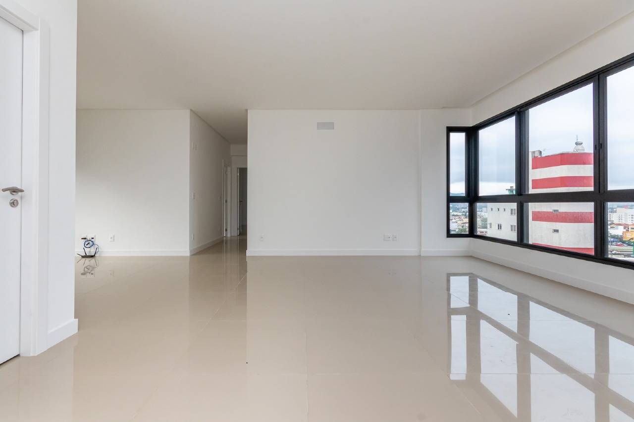 Foto do imóvel Apartamento com 03 suítes á venda no Edifício Porto Rotterdam em Balneário Camboriú