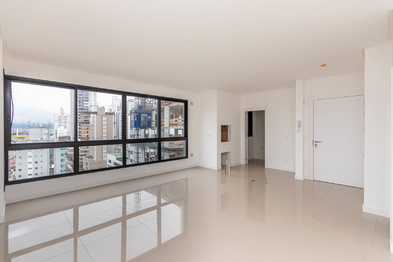 Foto do imóvel Apartamento com 03 suítes á venda no Edifício Porto Rotterdam em Balneário Camboriú