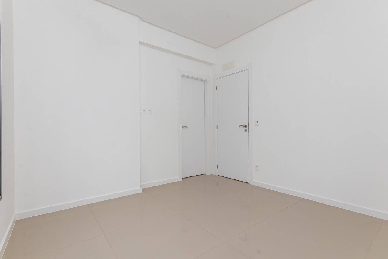 Foto do imóvel Apartamento com 03 suítes á venda no Edifício Porto Rotterdam em Balneário Camboriú
