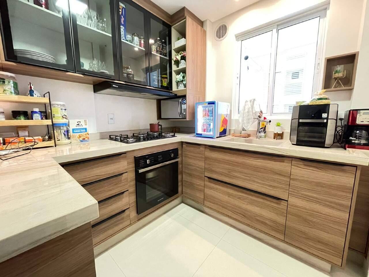 Foto do imóvel Apartamento Mobiliado com 3 Suítes no Edifício Isis Dellagnelo em Meia Praia