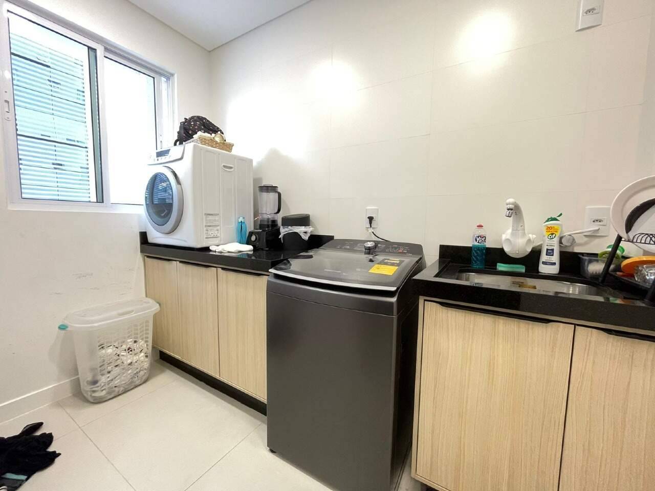 Foto do imóvel Apartamento Mobiliado com 3 Suítes no Edifício Isis Dellagnelo em Meia Praia