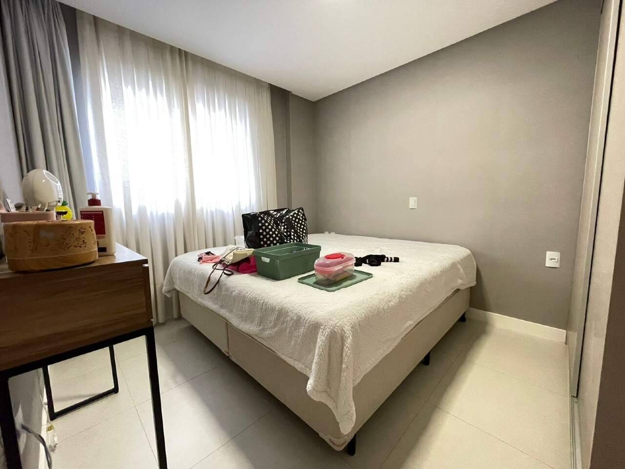 Foto do imóvel Apartamento Mobiliado com 3 Suítes no Edifício Isis Dellagnelo em Meia Praia