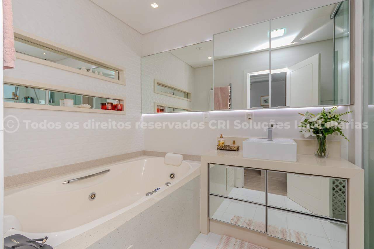 Foto do imóvel Apartamento Mobiliado com 03 suítes á venda no Edifício Alexandria em Balneário Camboriú