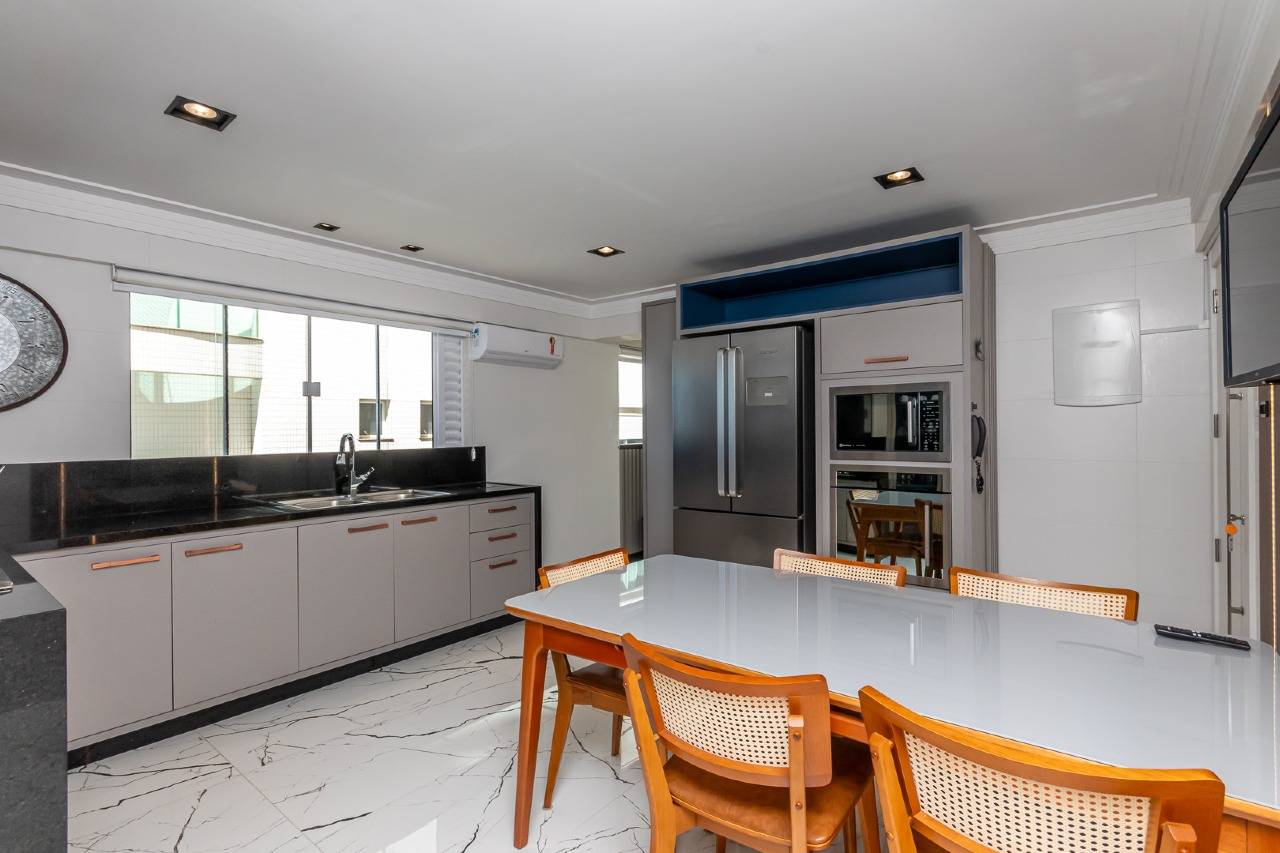 Foto do imóvel Apartamento 4 dormitórios no Edifício Imperatriz na Avenida Atlântica Balneário Camboriú