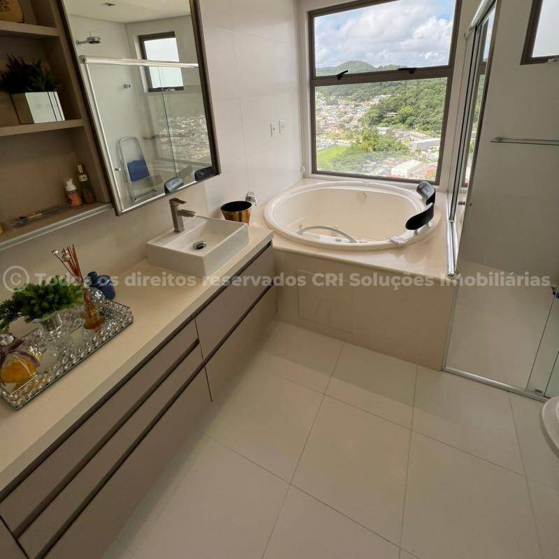Foto do imóvel Apartamento á venda com 4 suítes e 3 vagas de garagem no Baturité na Barra Sul de Balneário Camboriú