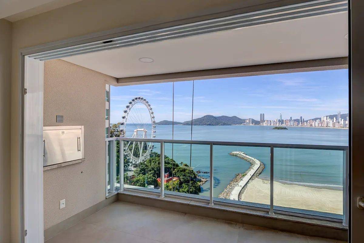 Apartamento no edifício Santé Boutique Residence com 03 suítes no Pioneiros em Balneário Camboriú.