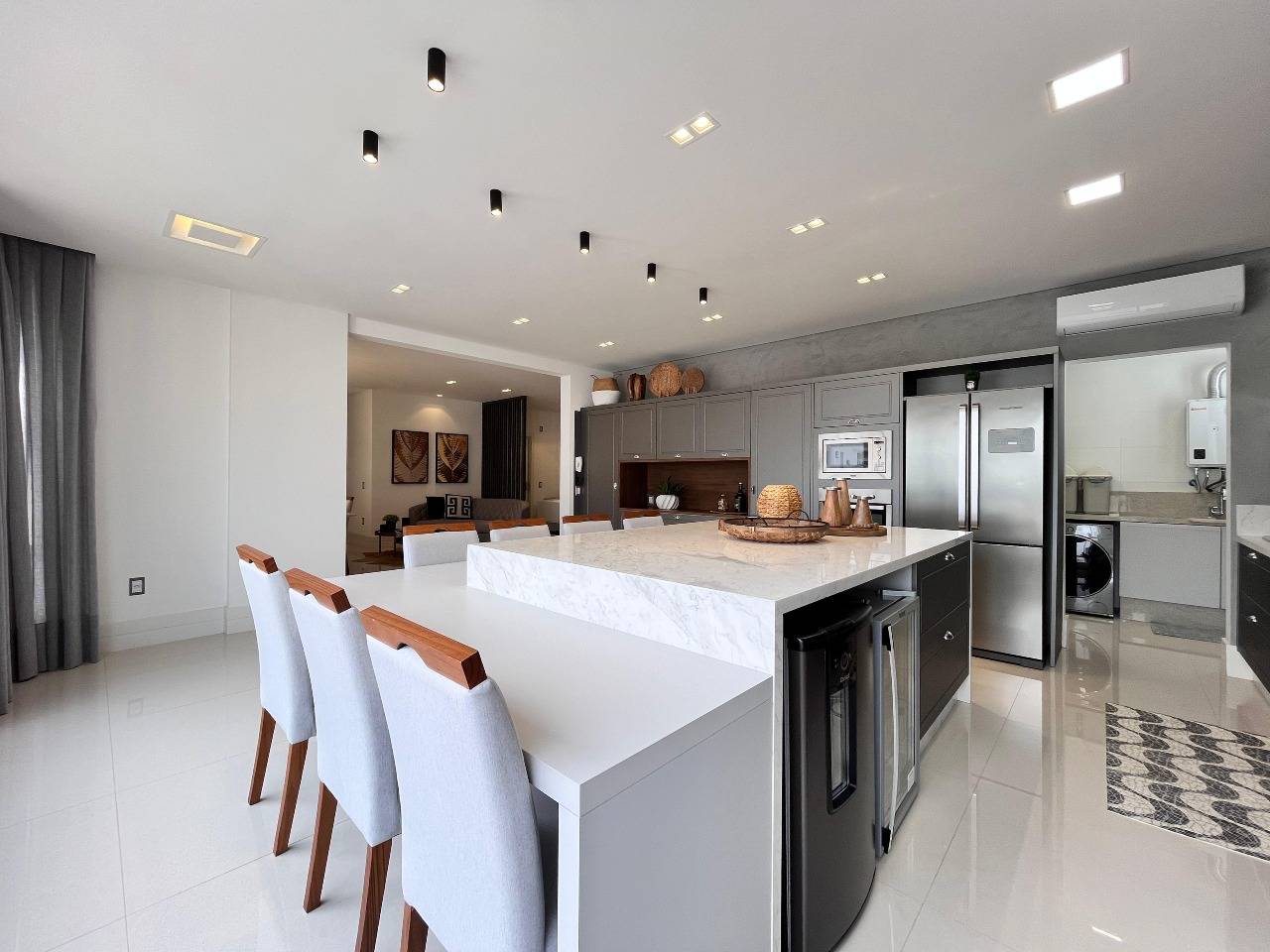 Foto do imóvel Apartamento 4 Suítes no Edifício Milano Meia Praia Itapema