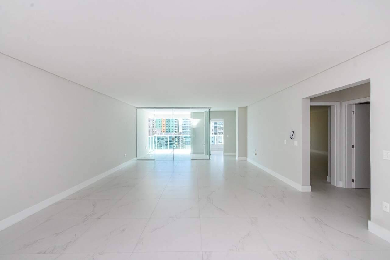 Foto do imóvel Apartamento no Garden Square com 3 suítes, varanda gourmet e 3 vagas – Meia Praia, Itapema