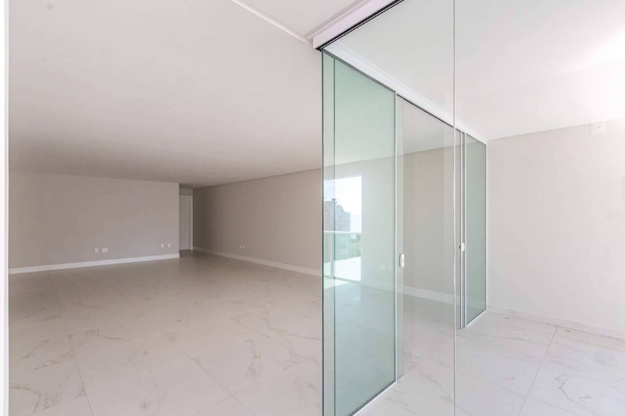 Foto do imóvel Apartamento no Garden Square com 3 suítes, varanda gourmet e 3 vagas – Meia Praia, Itapema
